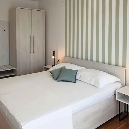 Apartament In 5493