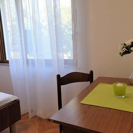 In 5493 Apartament *